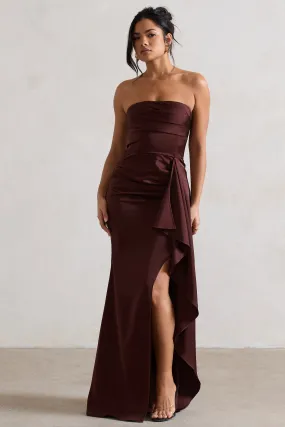 Ace | Robe longue en satin chocolat à encolure en bandeau et drapé à volants