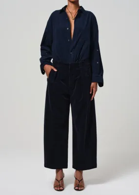 Cara Cropped Pleated Trouser Corduroy in Navy