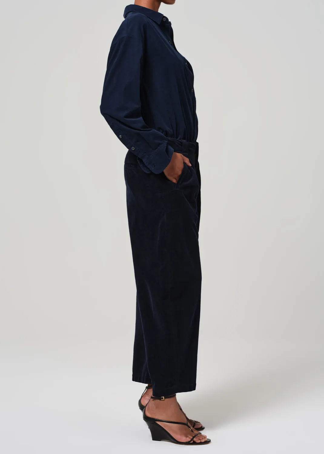 Cara Cropped Pleated Trouser Corduroy in Navy