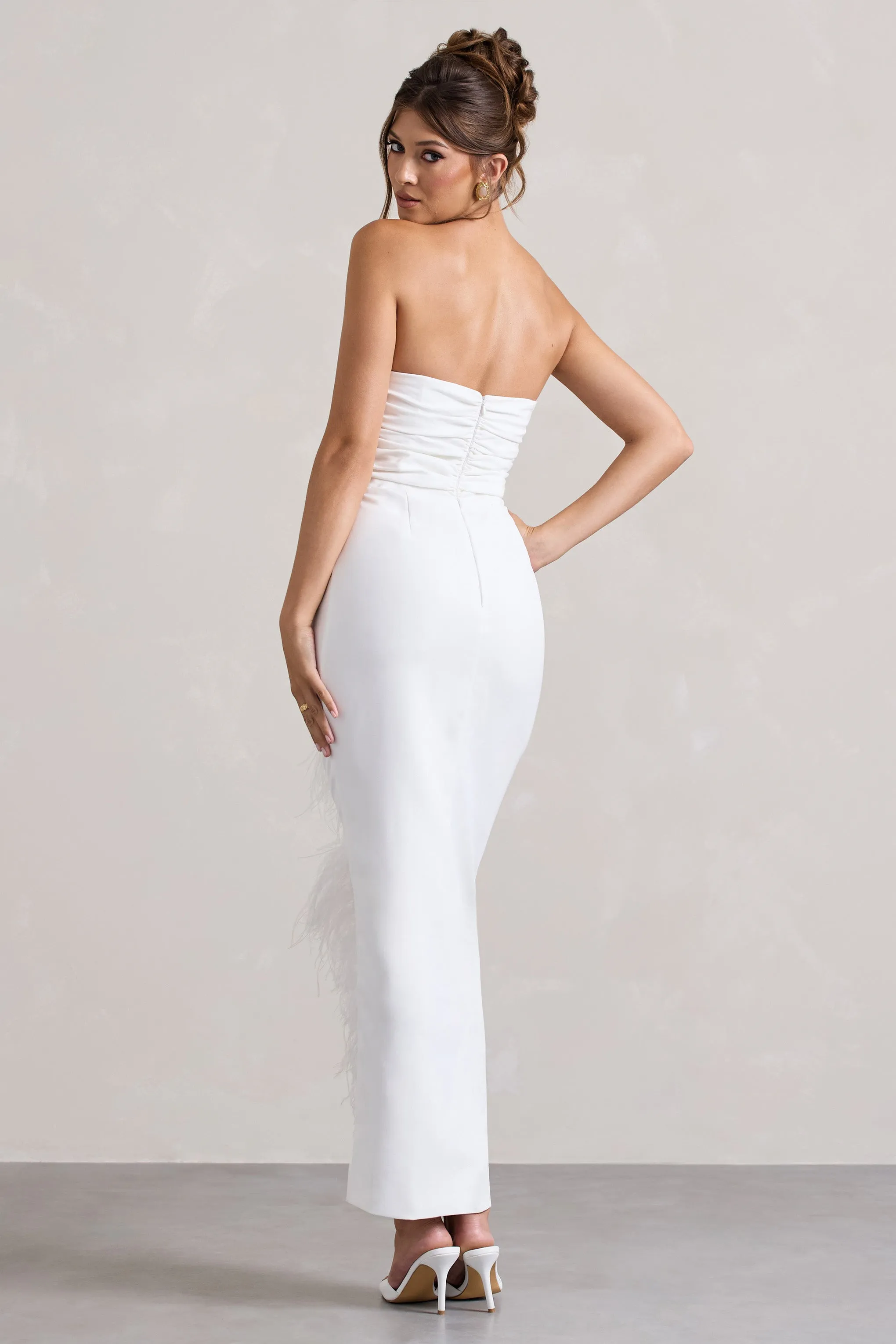 Chosen | Robe longue bandeau blanche avec borbure en plumes