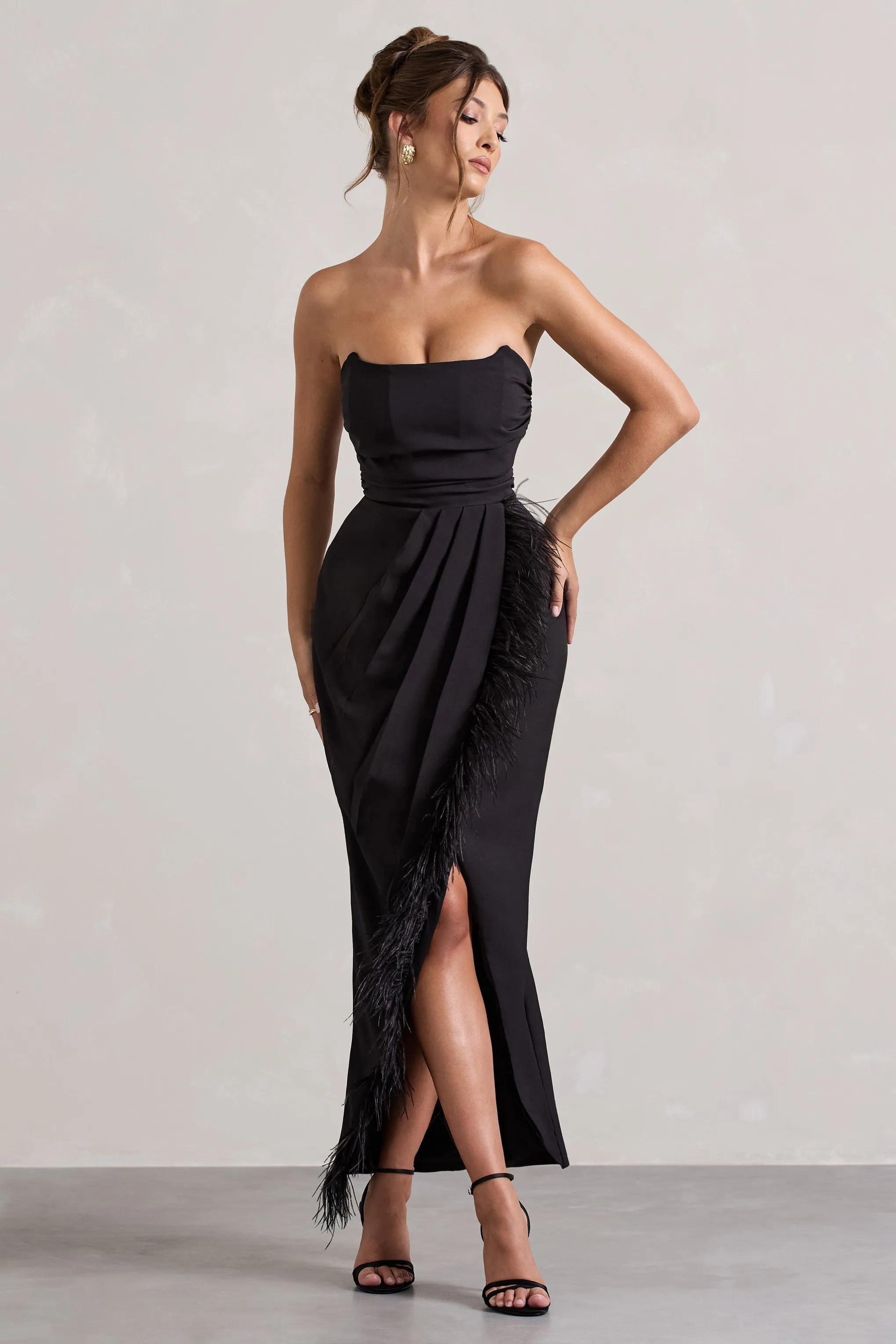 Chosen | Robe longue bandeau noire avec borbure en plumes