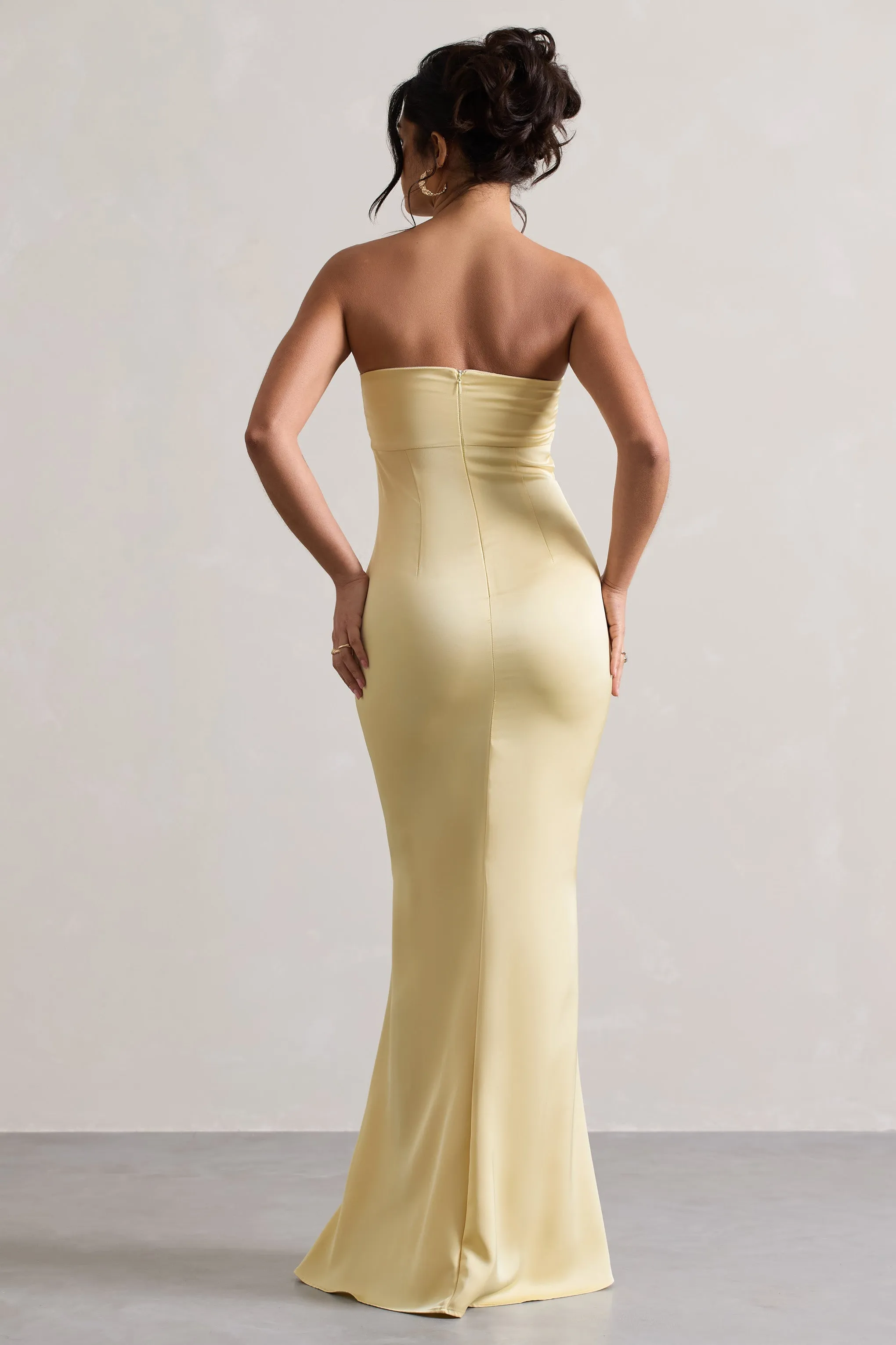 Colada | Robe longue en satin couleur citron à décolleté bandeau