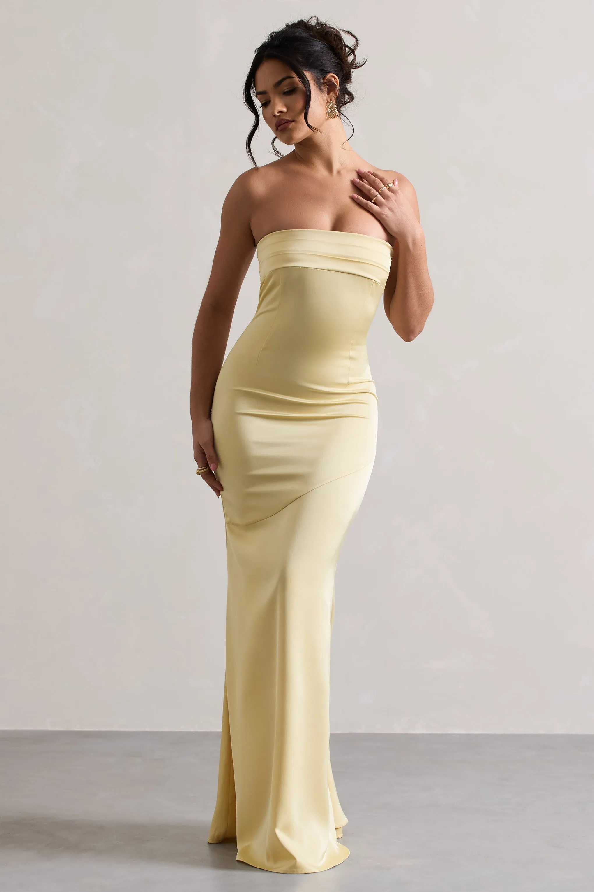 Colada | Robe longue en satin couleur citron à décolleté bandeau