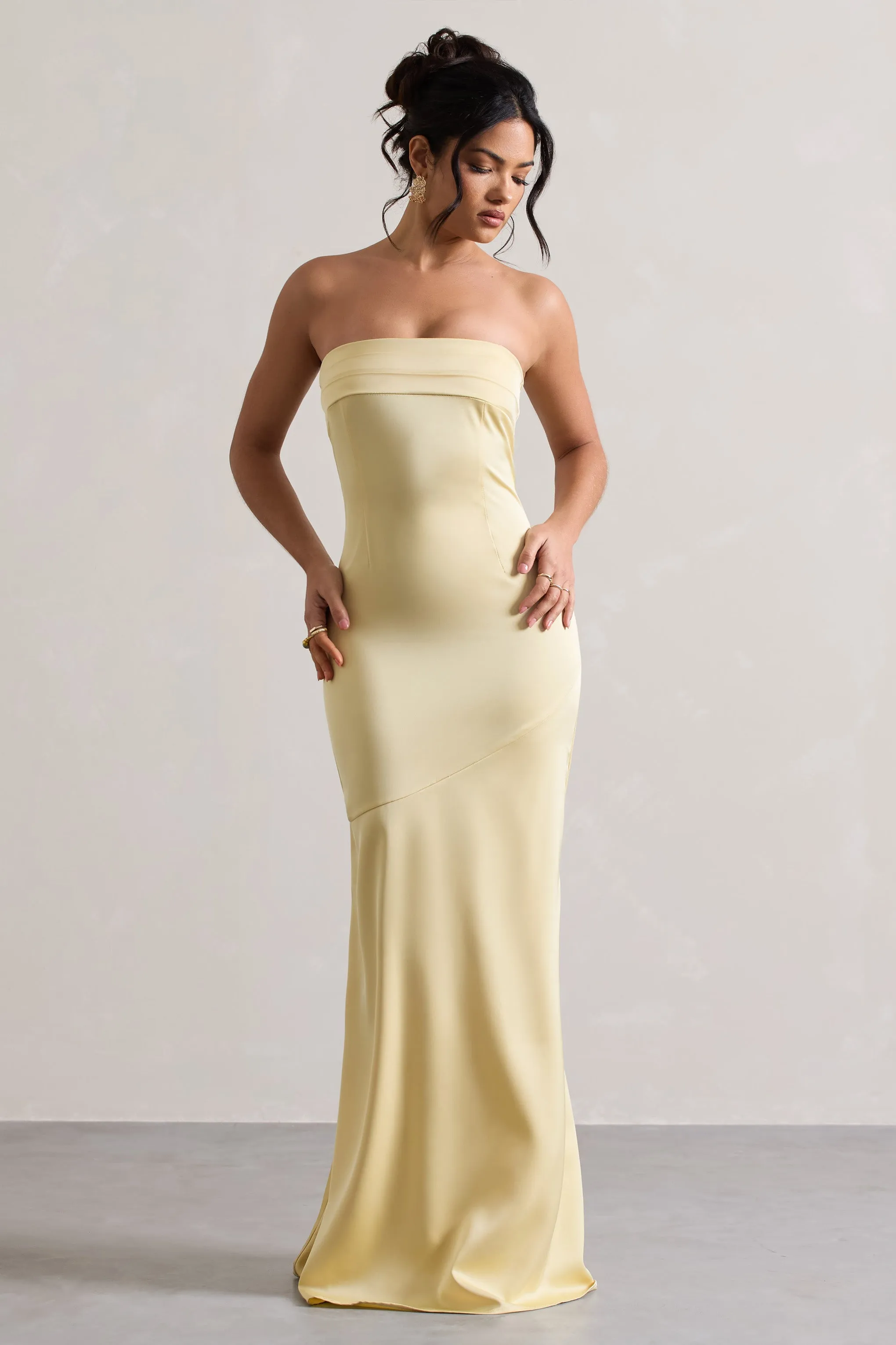 Colada | Robe longue en satin couleur citron à décolleté bandeau