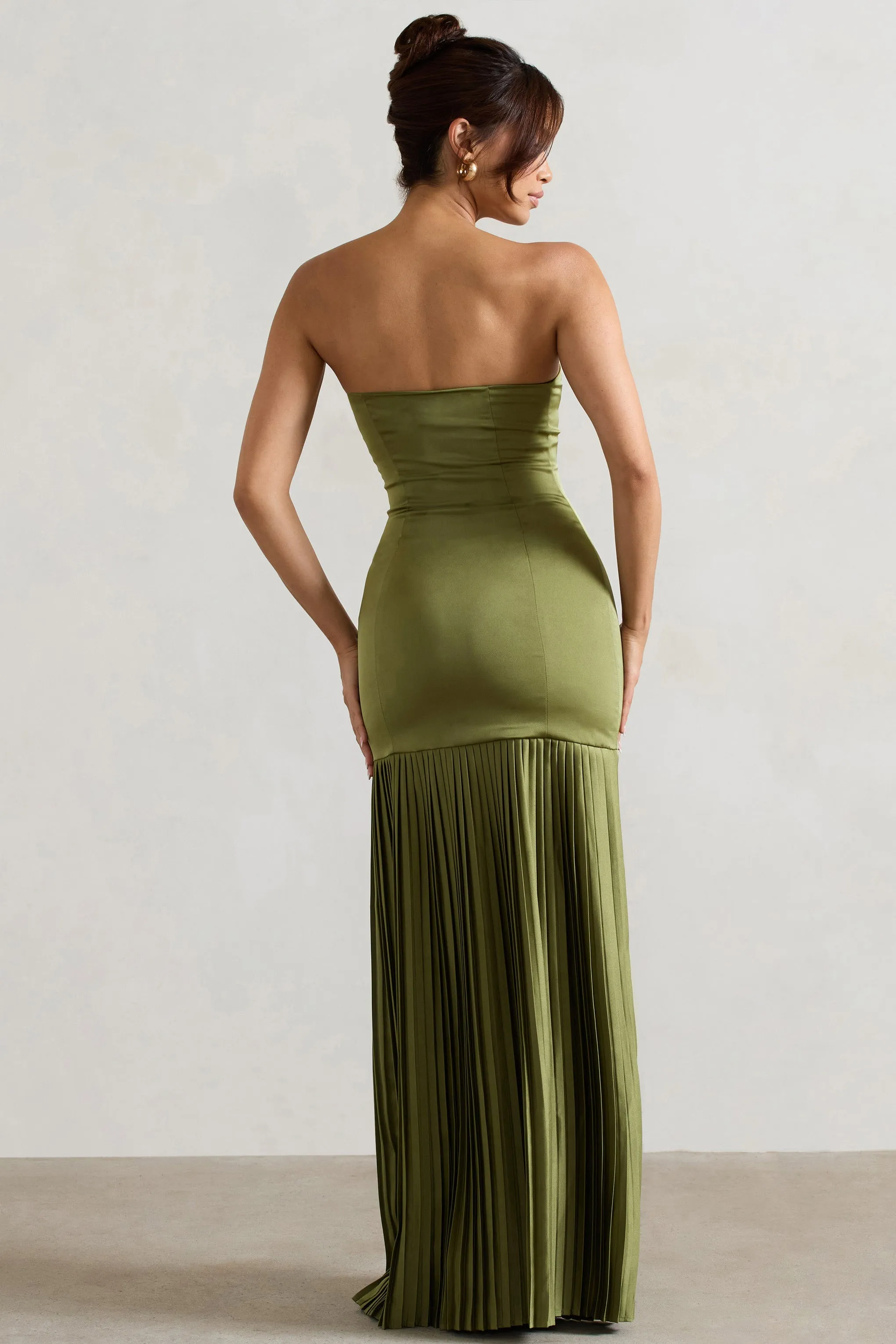 Confidence | Robe longue en satin vert olive plissée et fendue