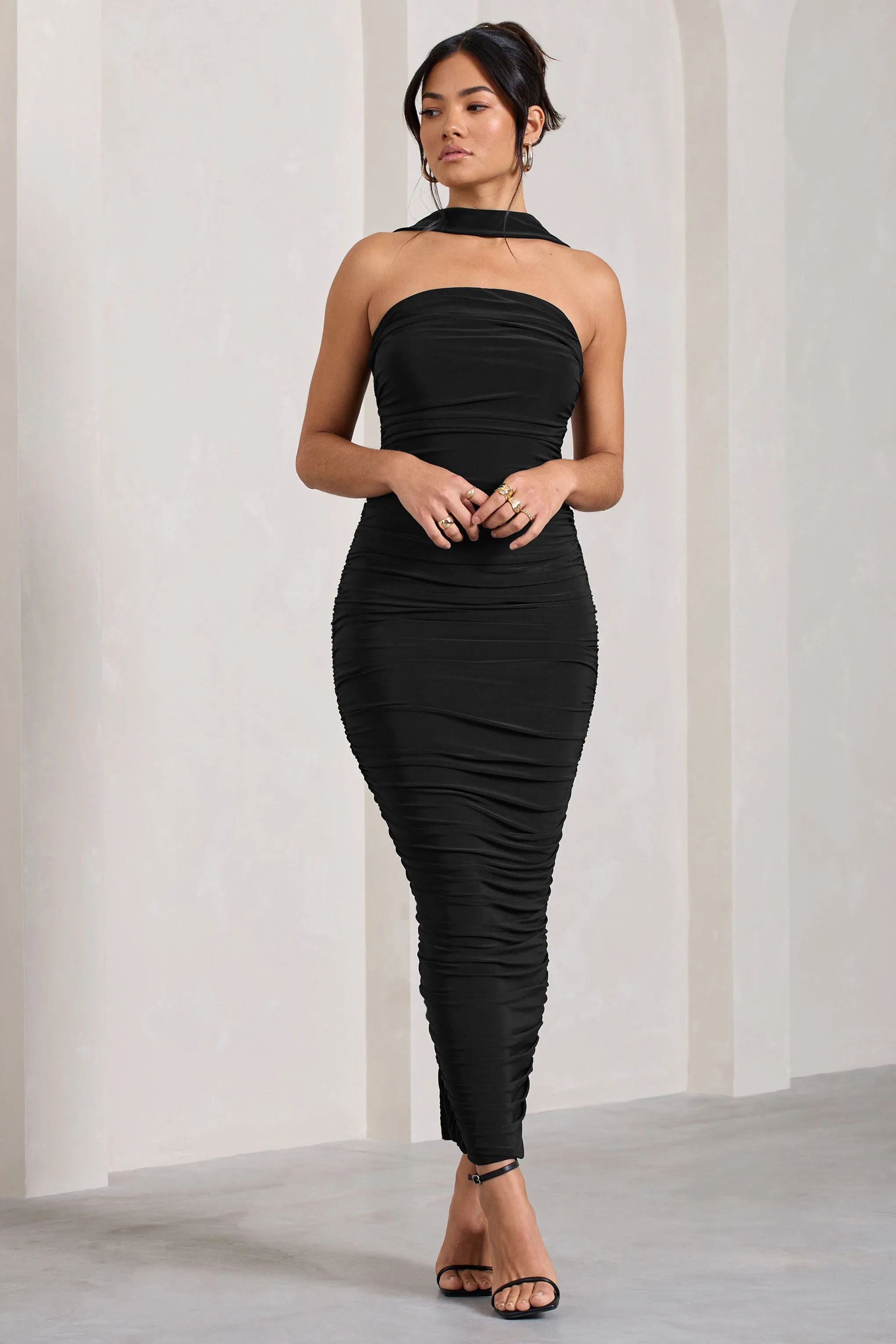 Entranced | Robe mi-longue bandeau froncée noir avec col licou