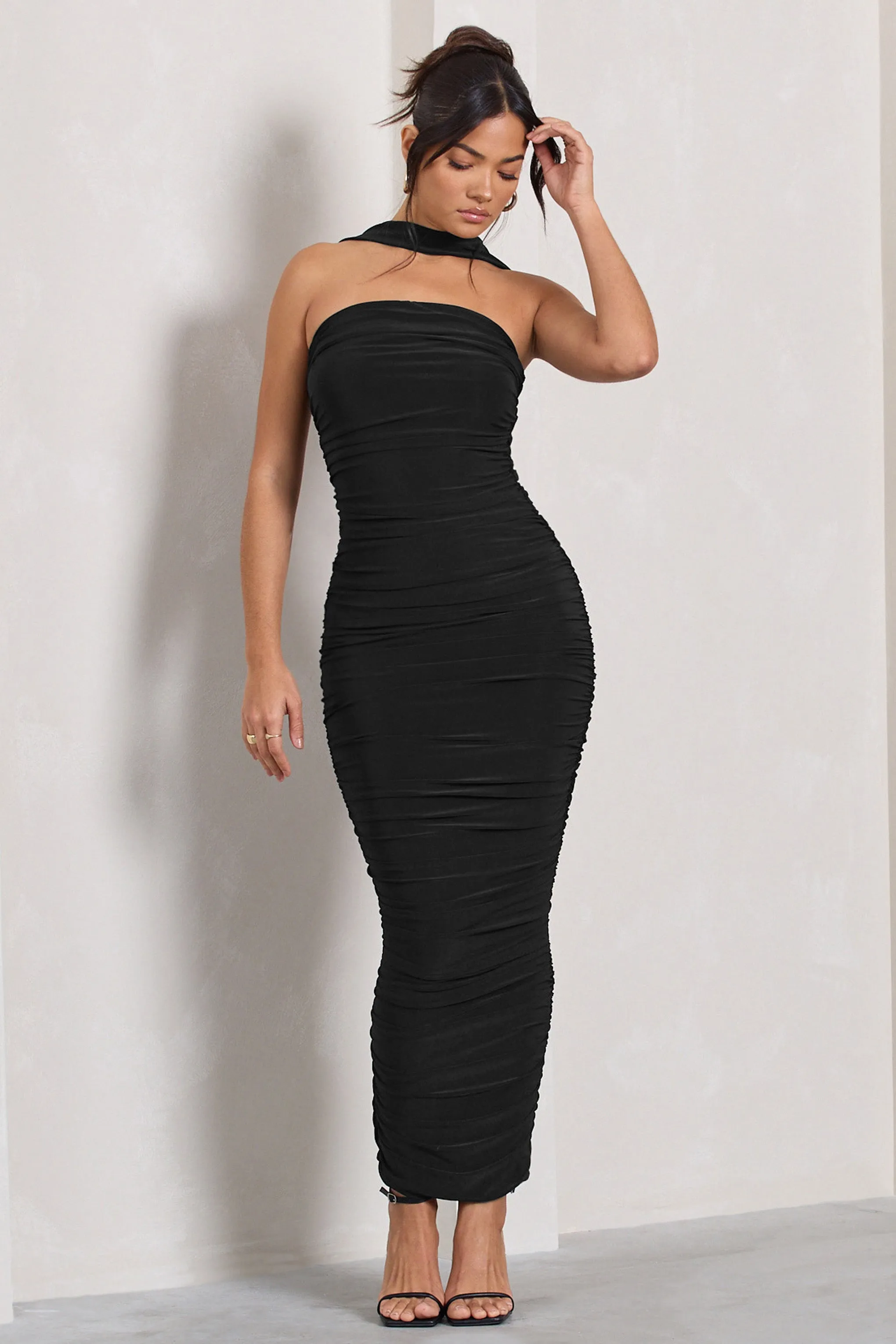 Entranced | Robe mi-longue bandeau froncée noir avec col licou