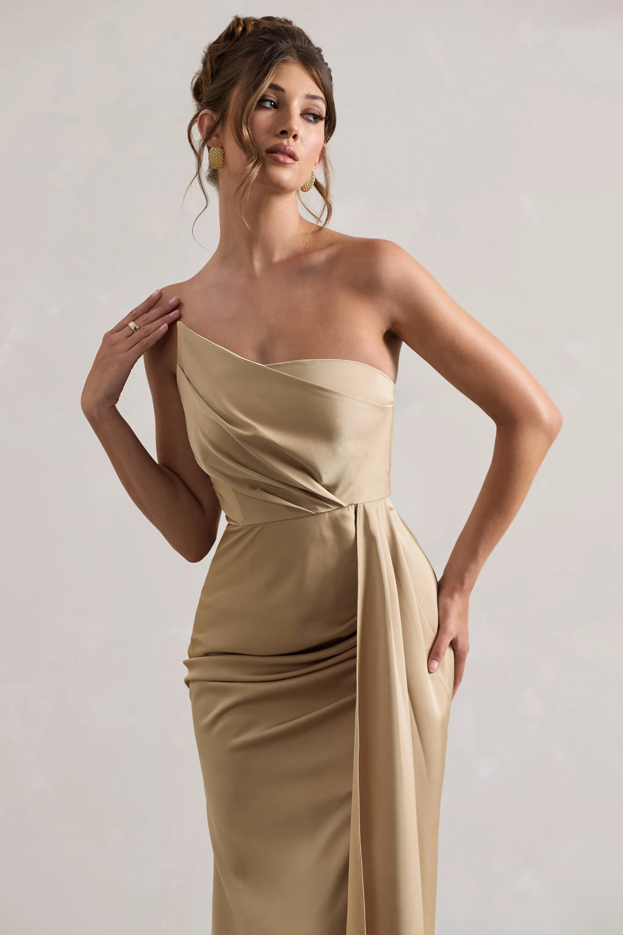 Hollywood | Robe longue en satin champagne sans manches et drapée