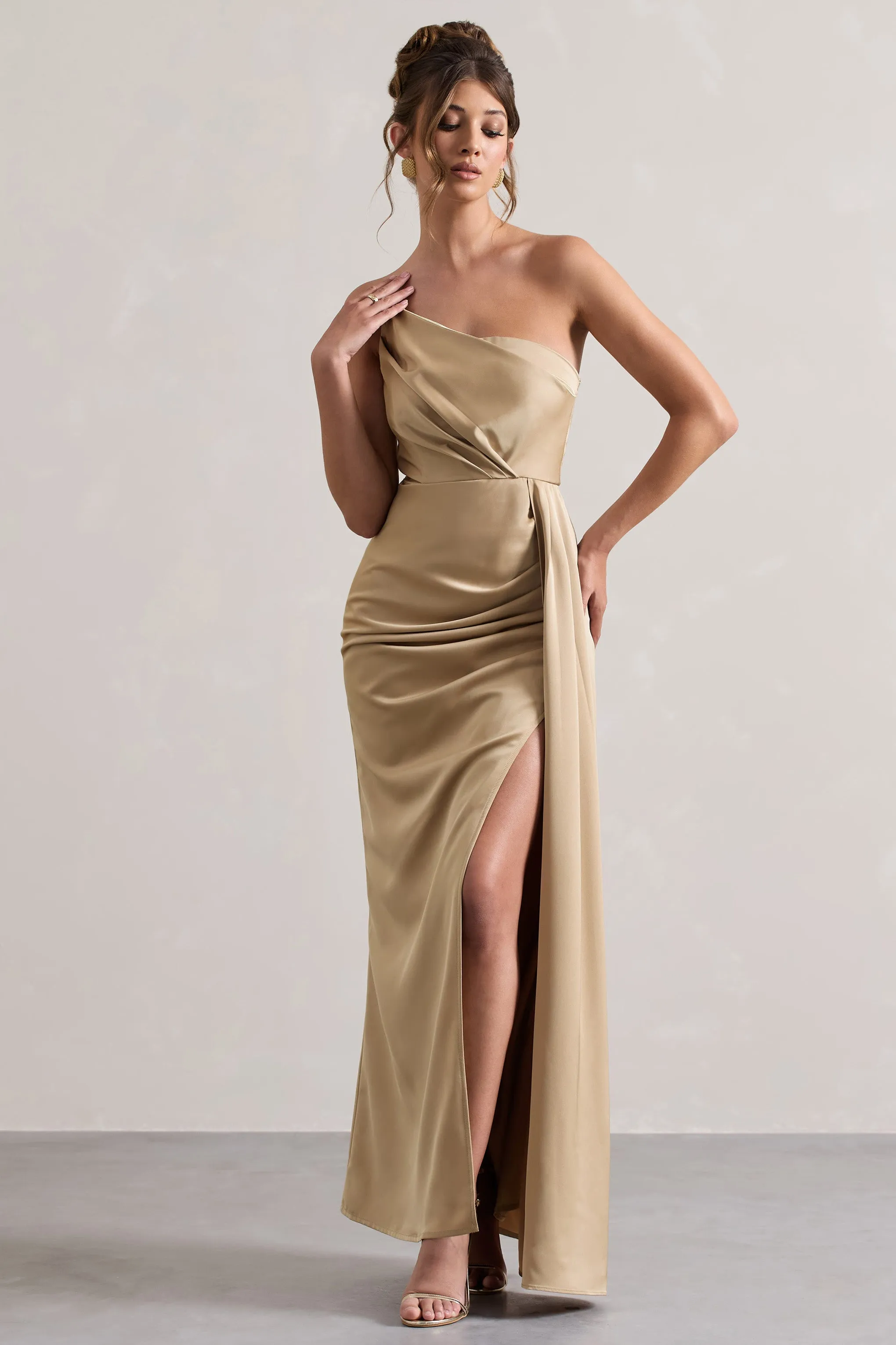 Hollywood | Robe longue en satin champagne sans manches et drapée