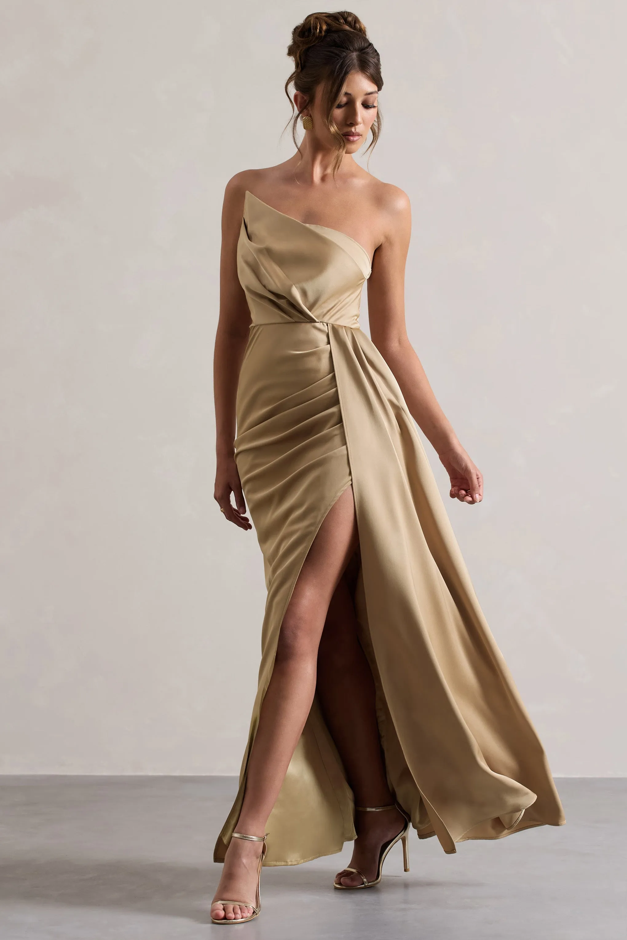 Hollywood | Robe longue en satin champagne sans manches et drapée