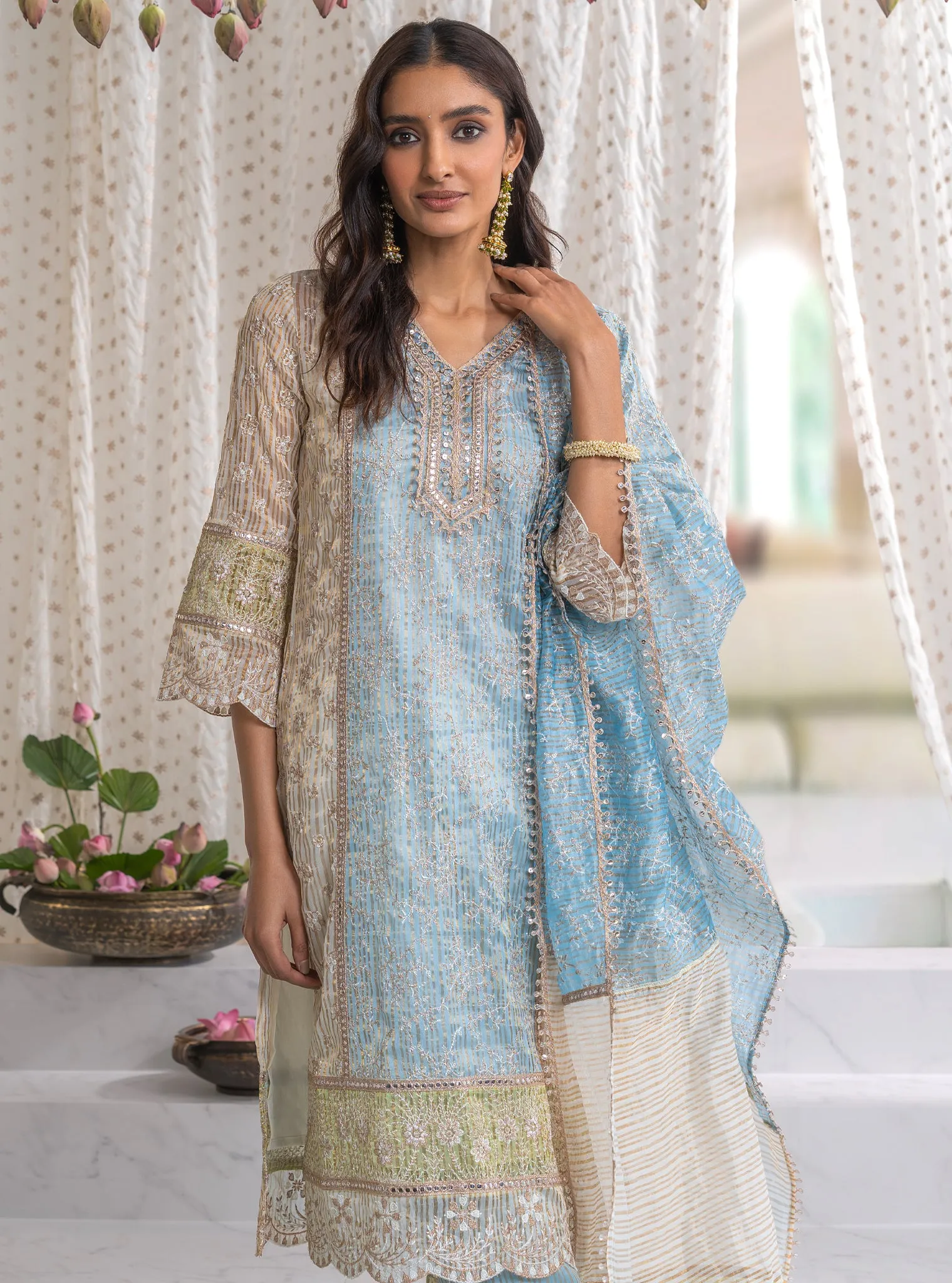 Mulmul Banarsi Aboli Blue Kurta With Mulmul Banarsi Aboli Blue Pant