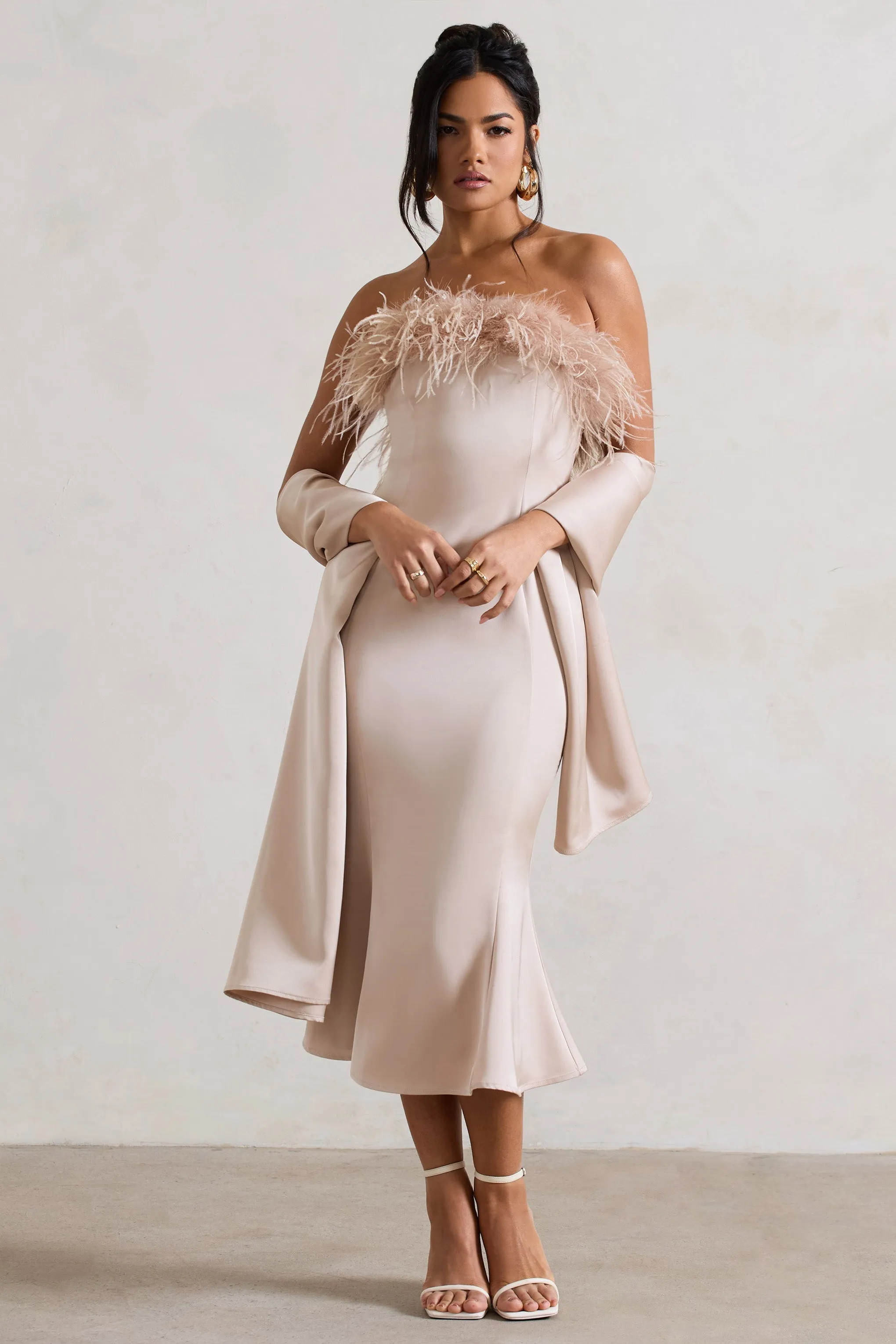 One And Only | Robe mi-longue en satin champagne et bordure de plumes