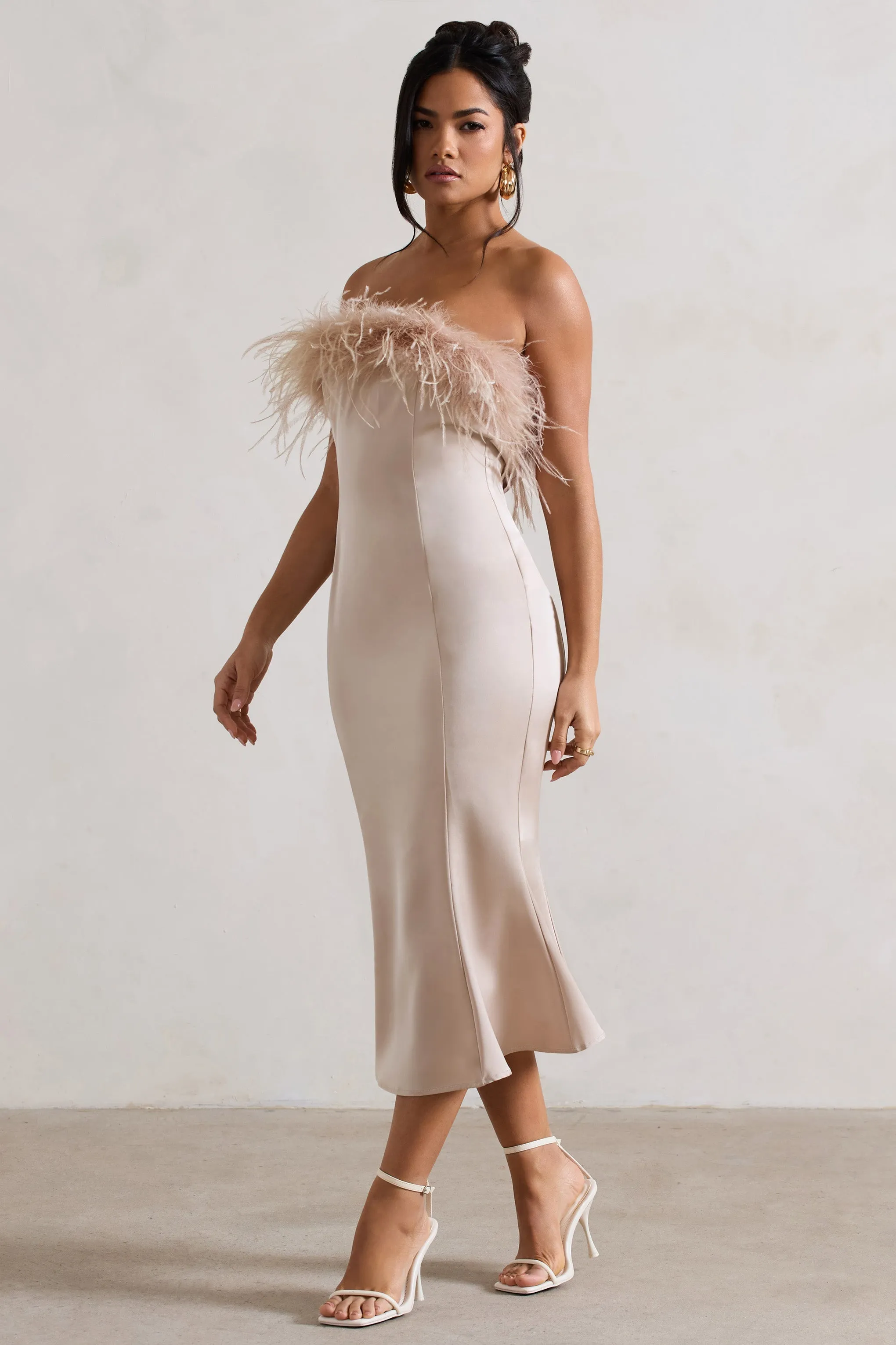 One And Only | Robe mi-longue en satin champagne et bordure de plumes