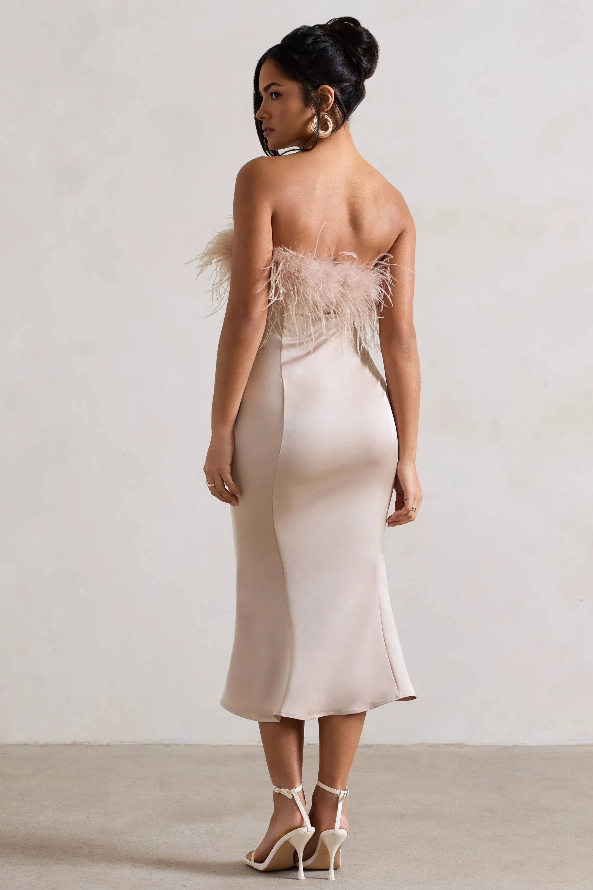 One And Only | Robe mi-longue en satin champagne et bordure de plumes