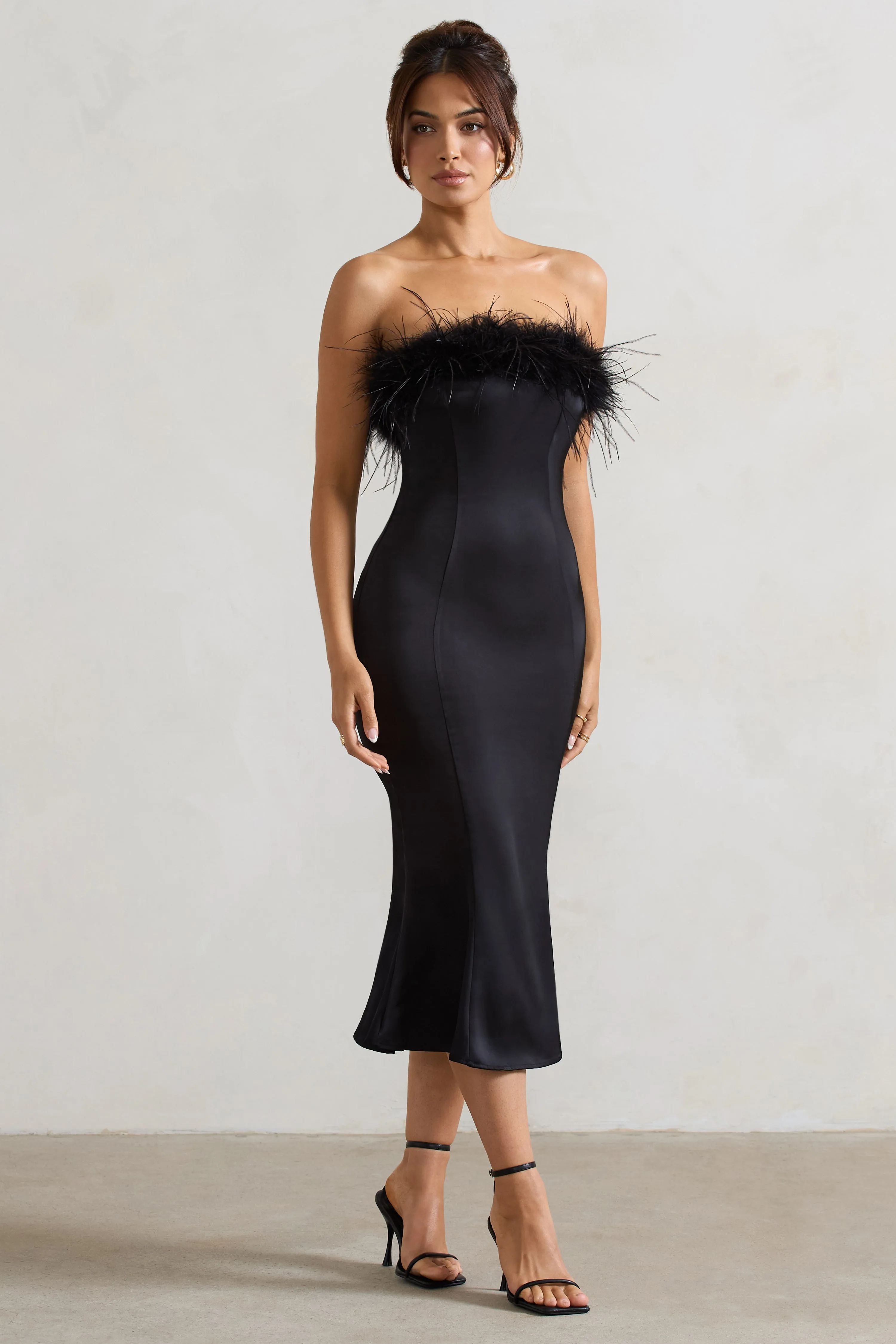 One And Only | Robe mi-longue en satin noir et bordure à plumes