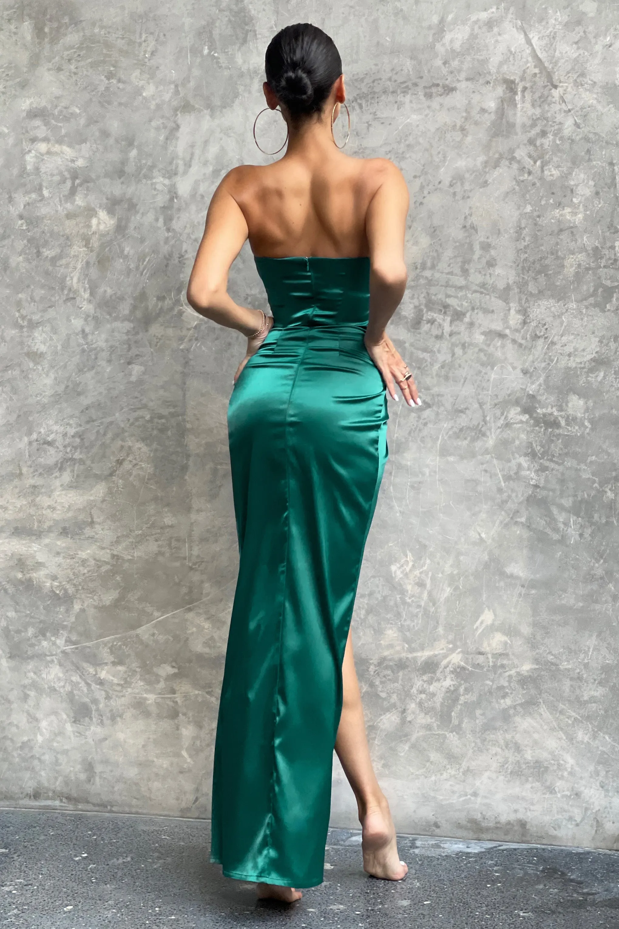 Romancing | Robe longue à corset vert ardoise en satin et bandeau