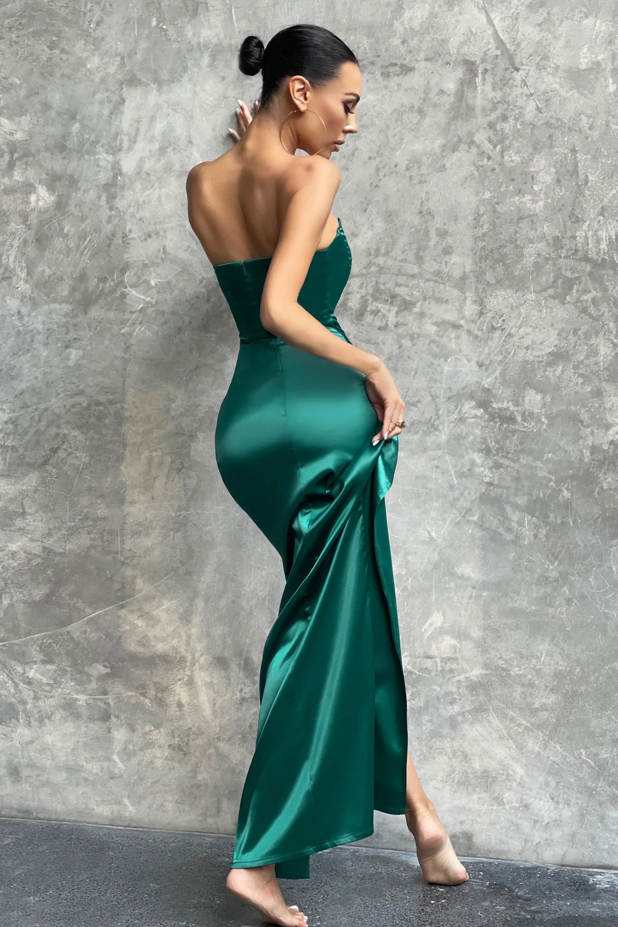 Romancing | Robe longue à corset vert ardoise en satin et bandeau