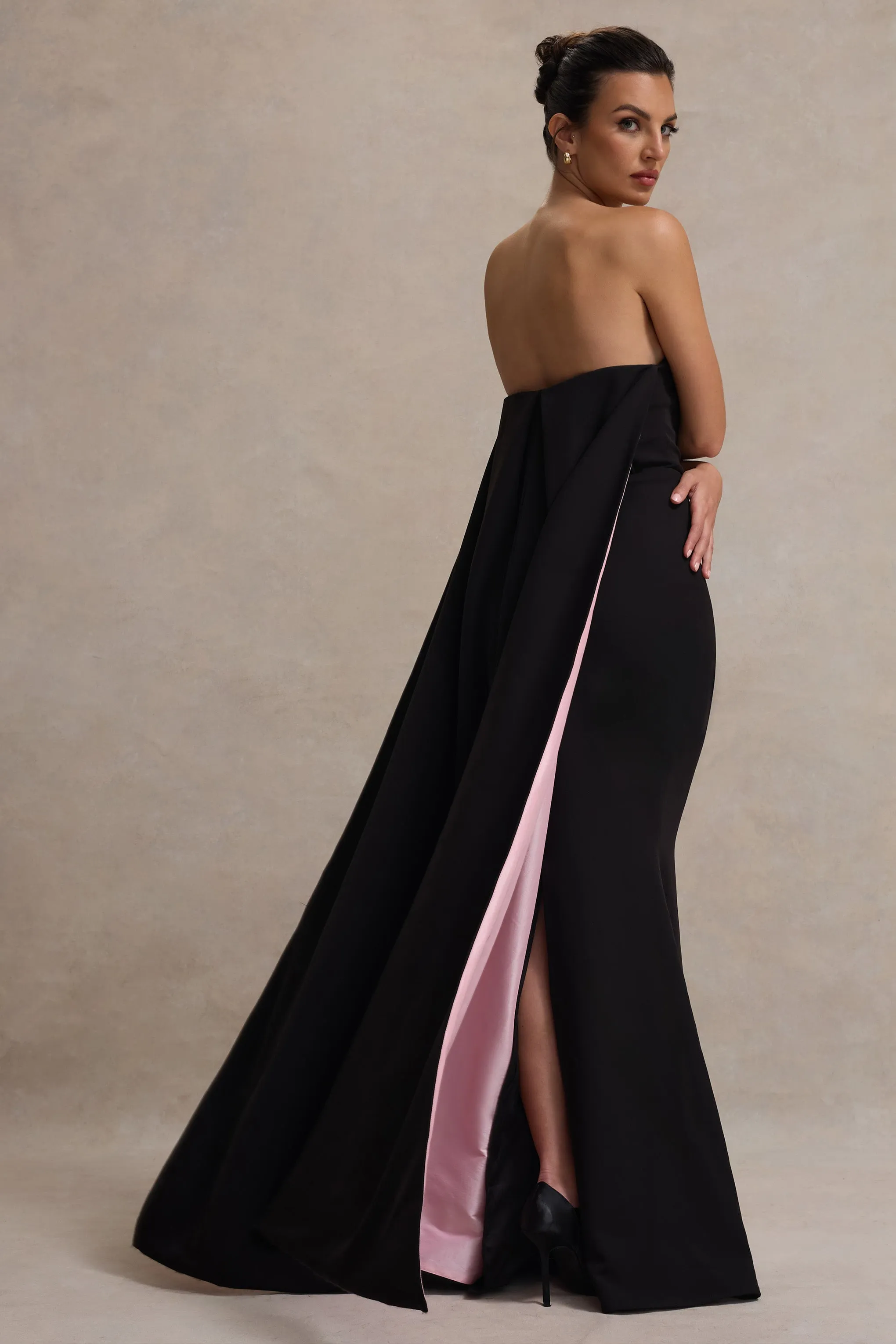 She's Trouble | Robe Longue Noire Bandeau avec Cape Rose