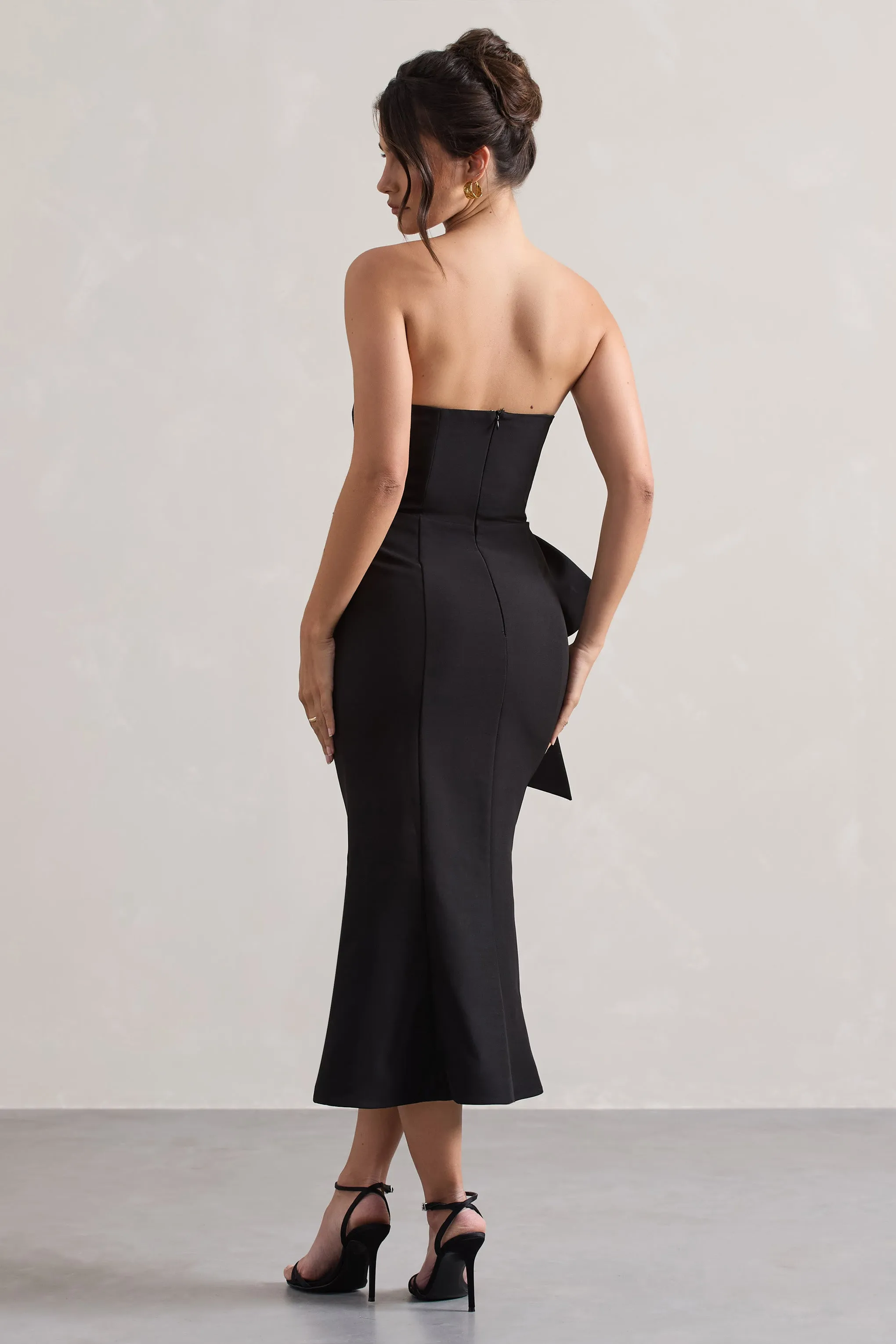 To Me | Robe Midi Bandeau Noire avec Nud Oversize